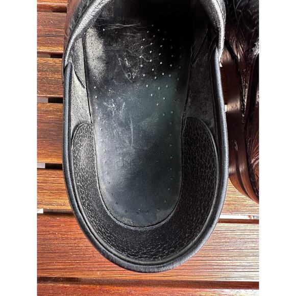 Dansko Black Leather Women's 9/EU 40 Professional Tooled Floral Embossed Clog - Picture 5 of 9